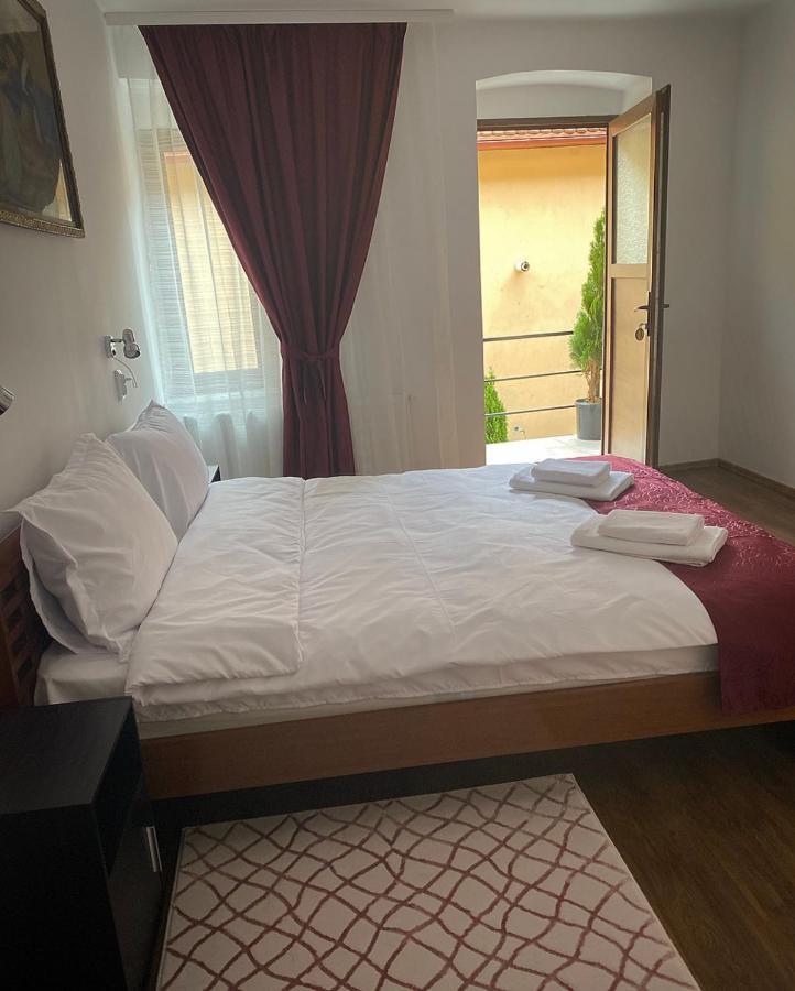 Ullysses Guest House Brassó Kültér fotó